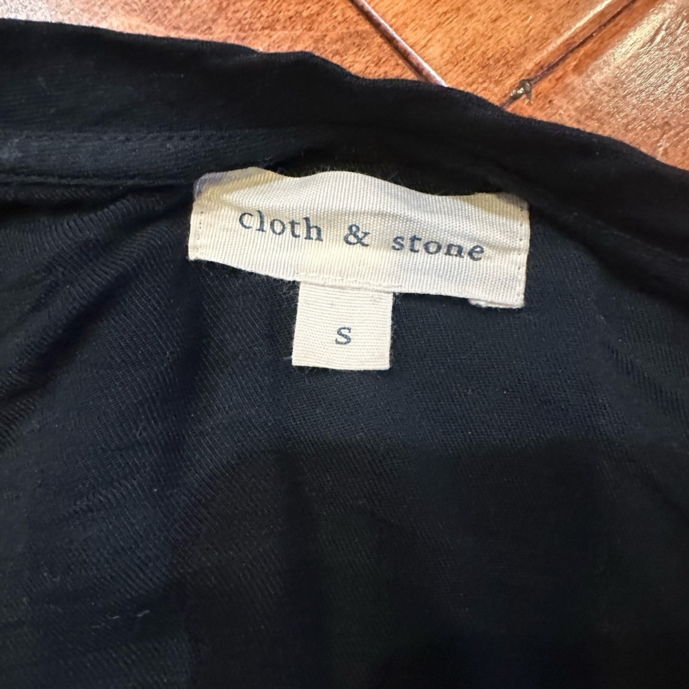 Cloth & Stone Elegant Black V-Neck Top